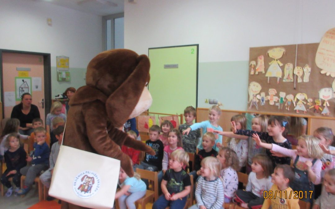 PRAVLJIČNA URA V ENOTI HRIBČEK